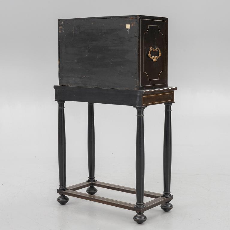Kabinettskåp, 1800-tal. Barockstil.