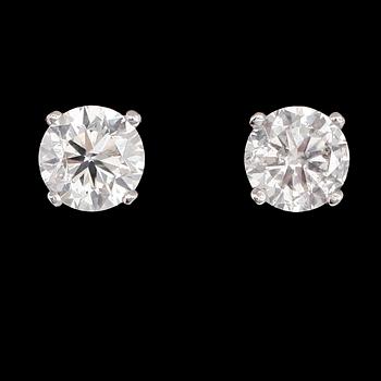 ÖRHÄNGEN, 1 par, 18 k vitguld, briljantslipade diamanter tot ca 2.52 ct.
