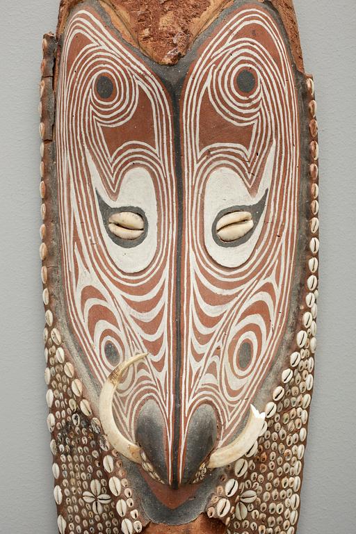 MASK. Papua Nya Guinea, samt ett PARTI, 8 delar, bl.a. kammar. 1900-tal.