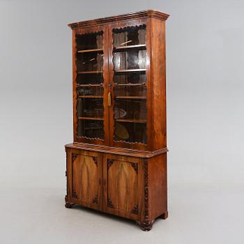 BOKSKÅP, senempire, 1800-talets första hälft.