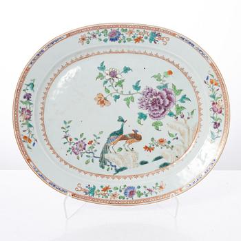 Stekfat, porslin. Qingdynastin, Qianlong (1736-95).