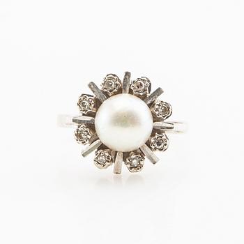 Ring, silver with a pearl and brilliant-cut diamonds.