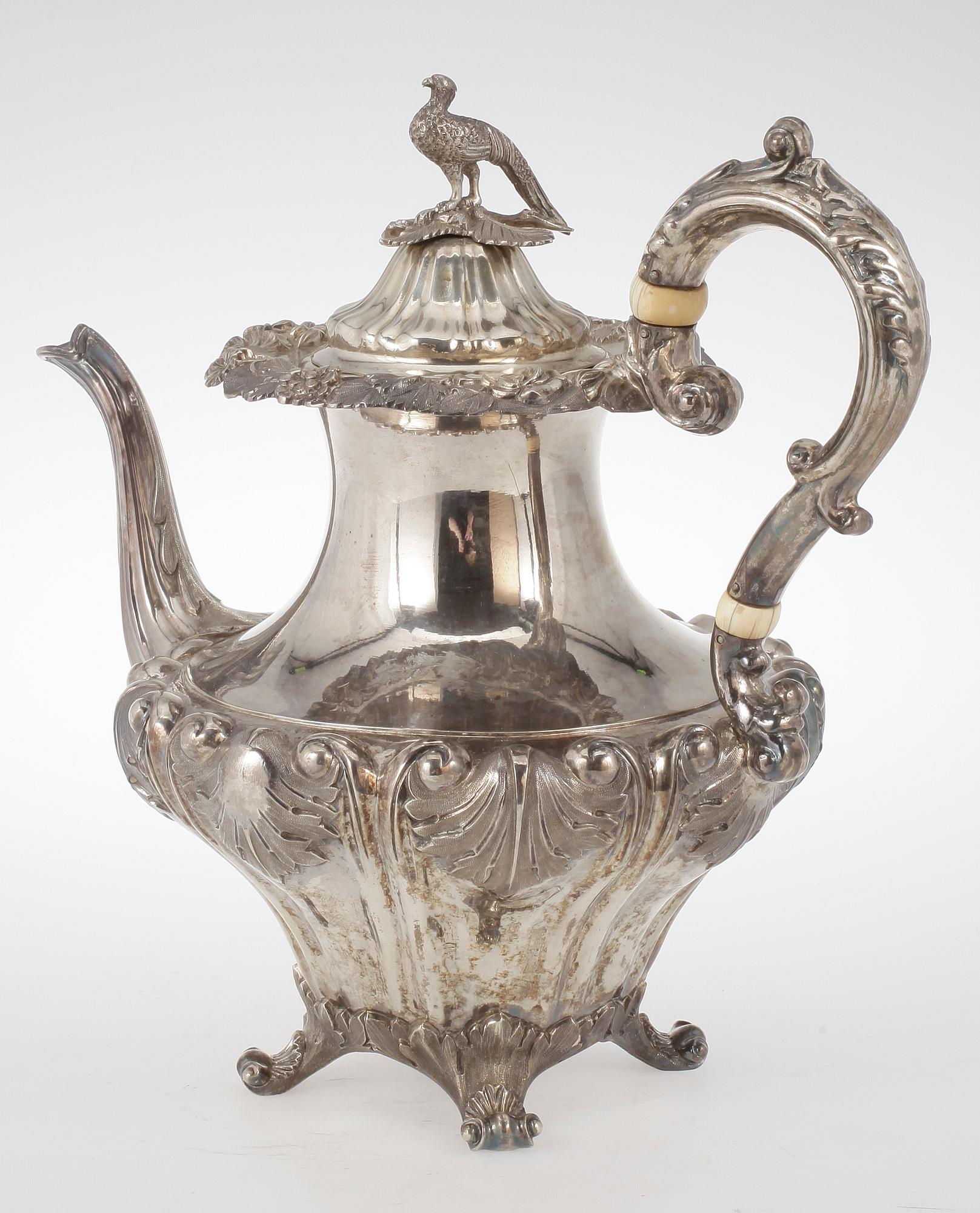 KAFFEKANNA, silver, nyrokoko, Gustav Möllenborg, Stockholm, 1838. Vikt ca 1020 gram.