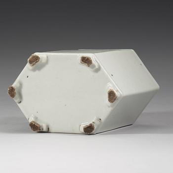 A blanc de chin tea caddie, Qing dynasty, Jiaqing (1796-1820).