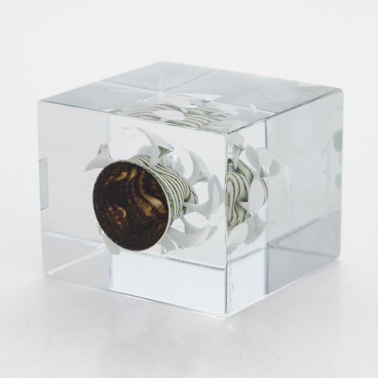 Oiva Toikka, an annual glass cube, signed Oiva Toikka Nuutajärvi 1981 and numbered 227/1000.