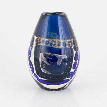 Edvin Öhrström, an ariel vase, 'Flickan och duvan', Orrefors 1988.