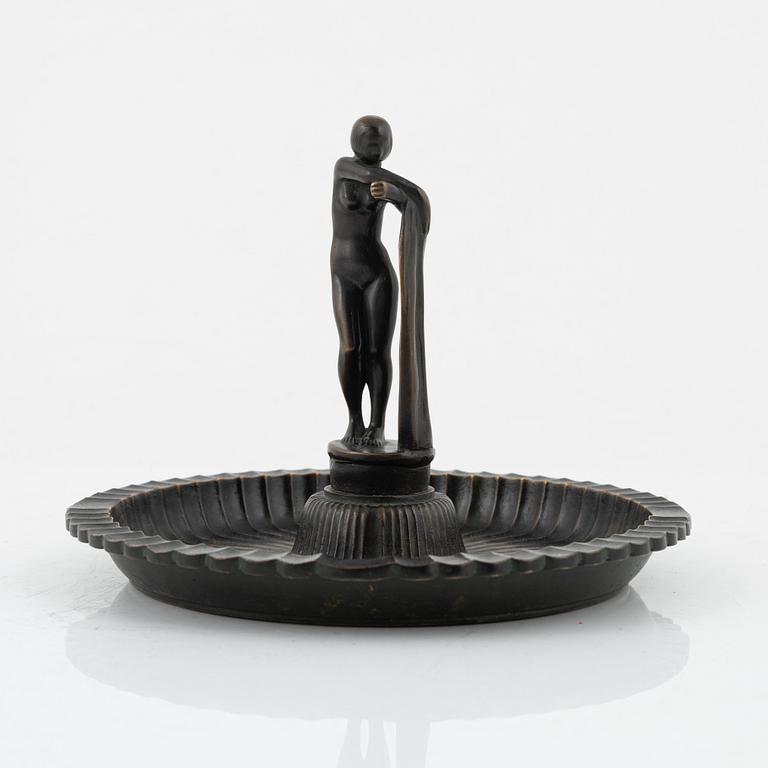 Arvid Knöppel, an Art Deco green patinated bronze sculptured ashtray from Otto Meyers Eftr. Fud.