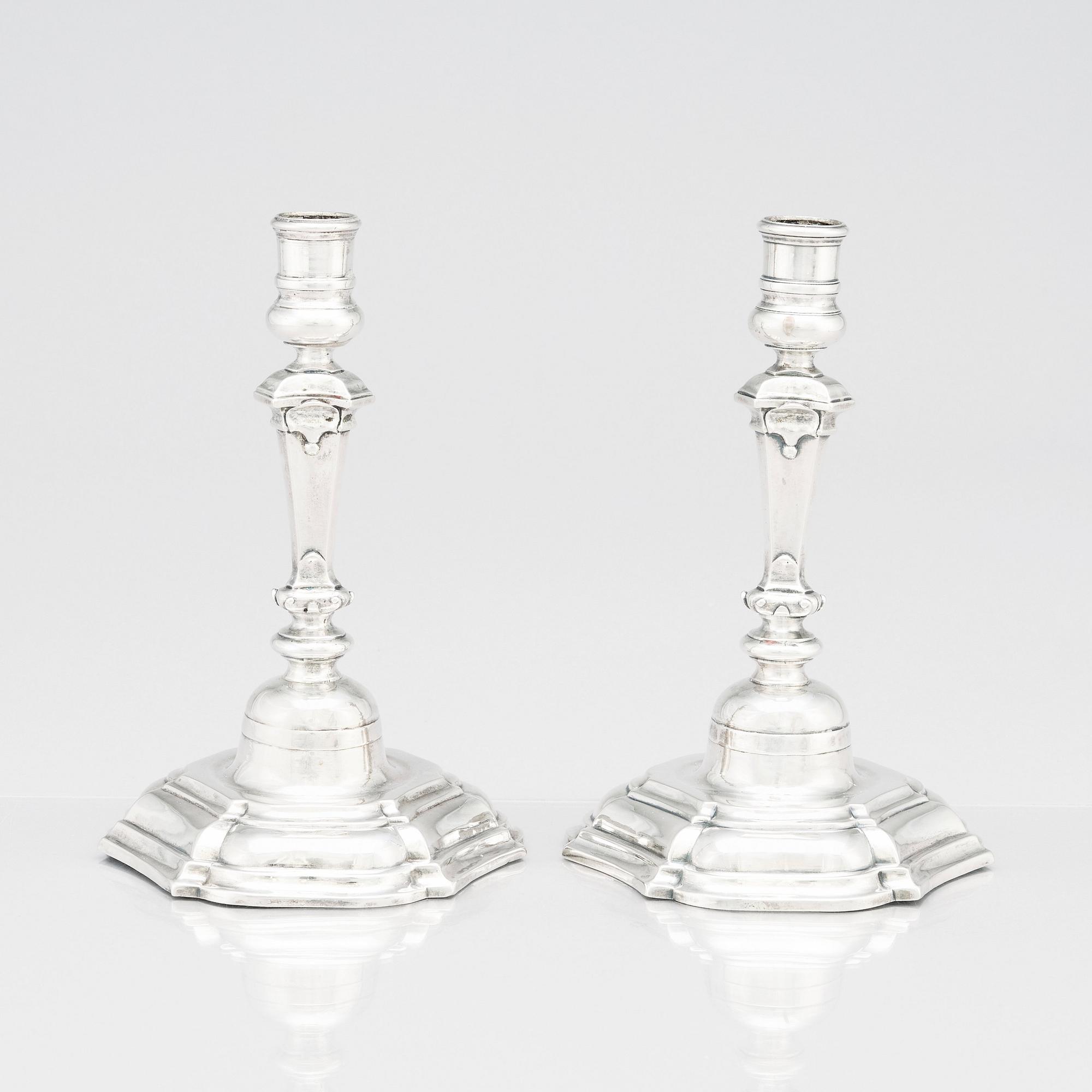 Petter Lund, ljusstakar, silver, ett par, Stockholm 1758. Senbarock.