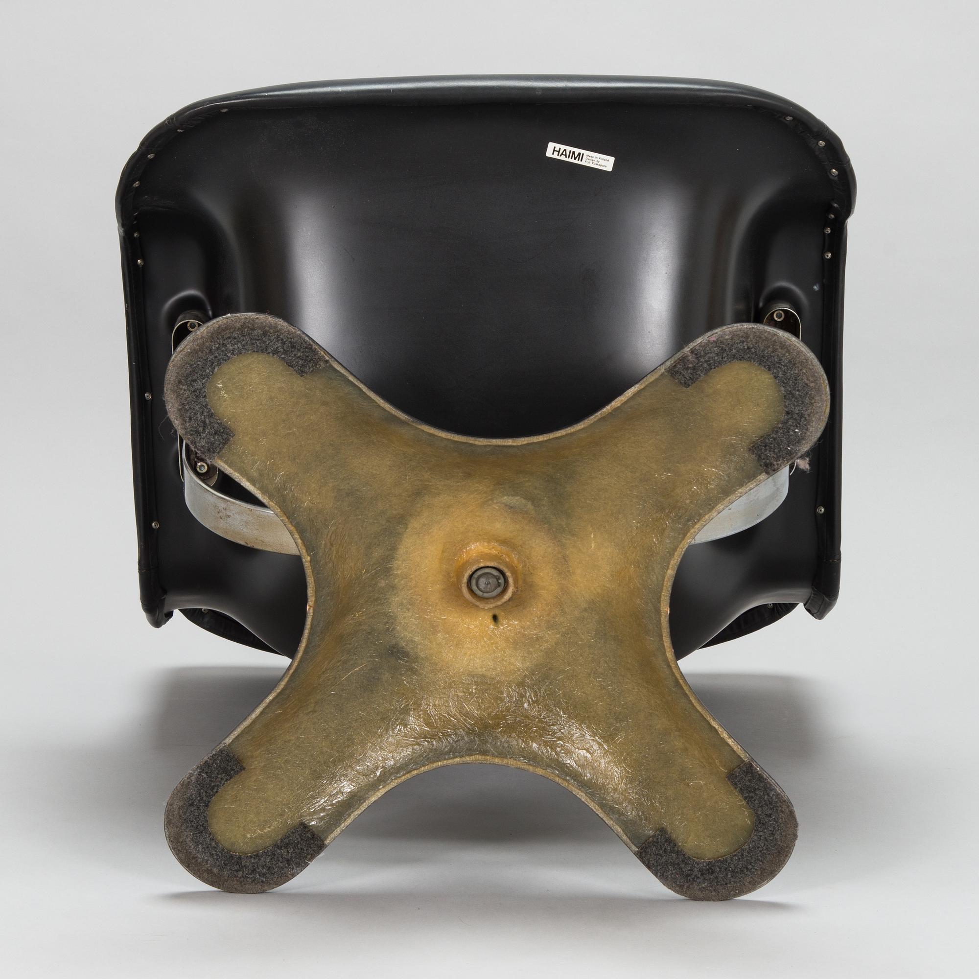 Yrjö Kukkapuro, a  A 1970's  'Carousel' armchair and a "Saturnus" table for Haimi.