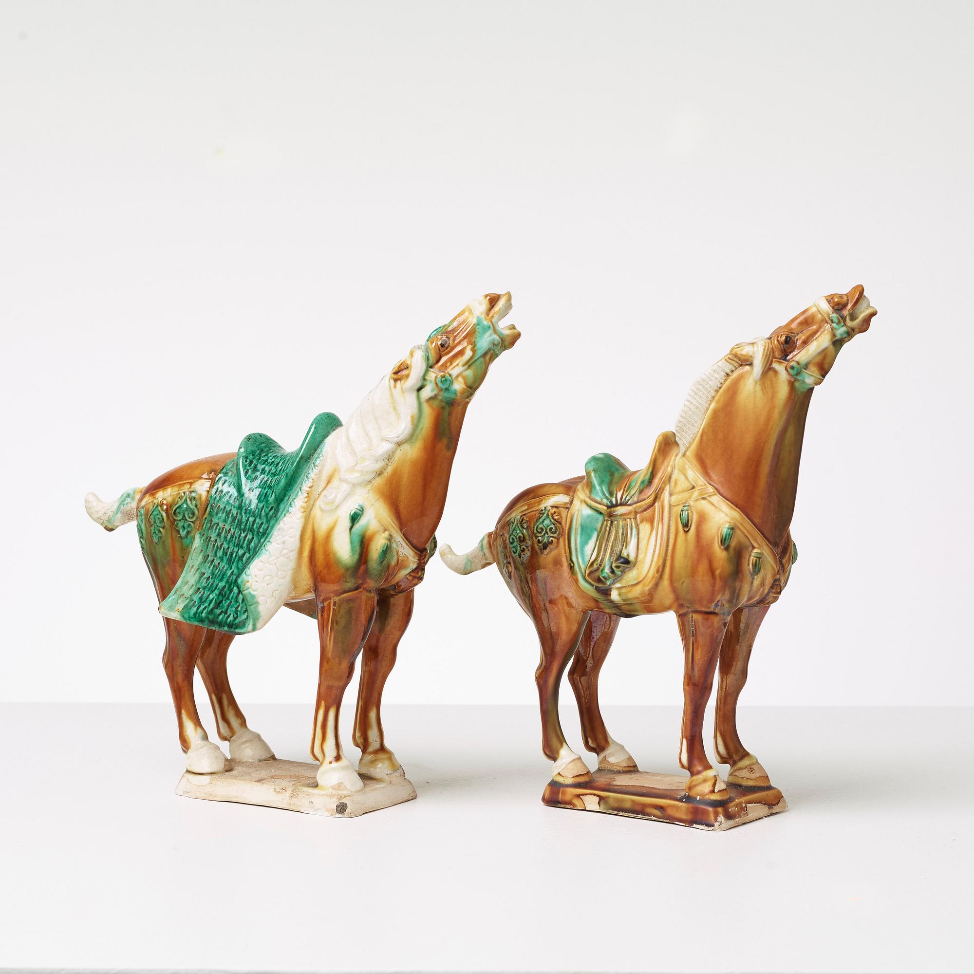 FIGURINER, 2 st, lergods, Tangstil, 1900-tal.