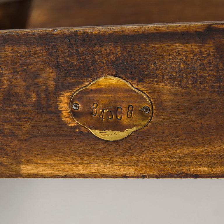 Vitrin / Skåp, modell Clifton ta Fritzies tillverkare Club Vintage Interiors 2011-2017.