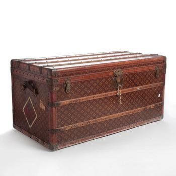 AUX ETATS UNIS, a Monogram canvas trunk, early 20th century.