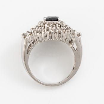 Ring, 14K vitguld med mörk safir och briljantslipade diamanter.