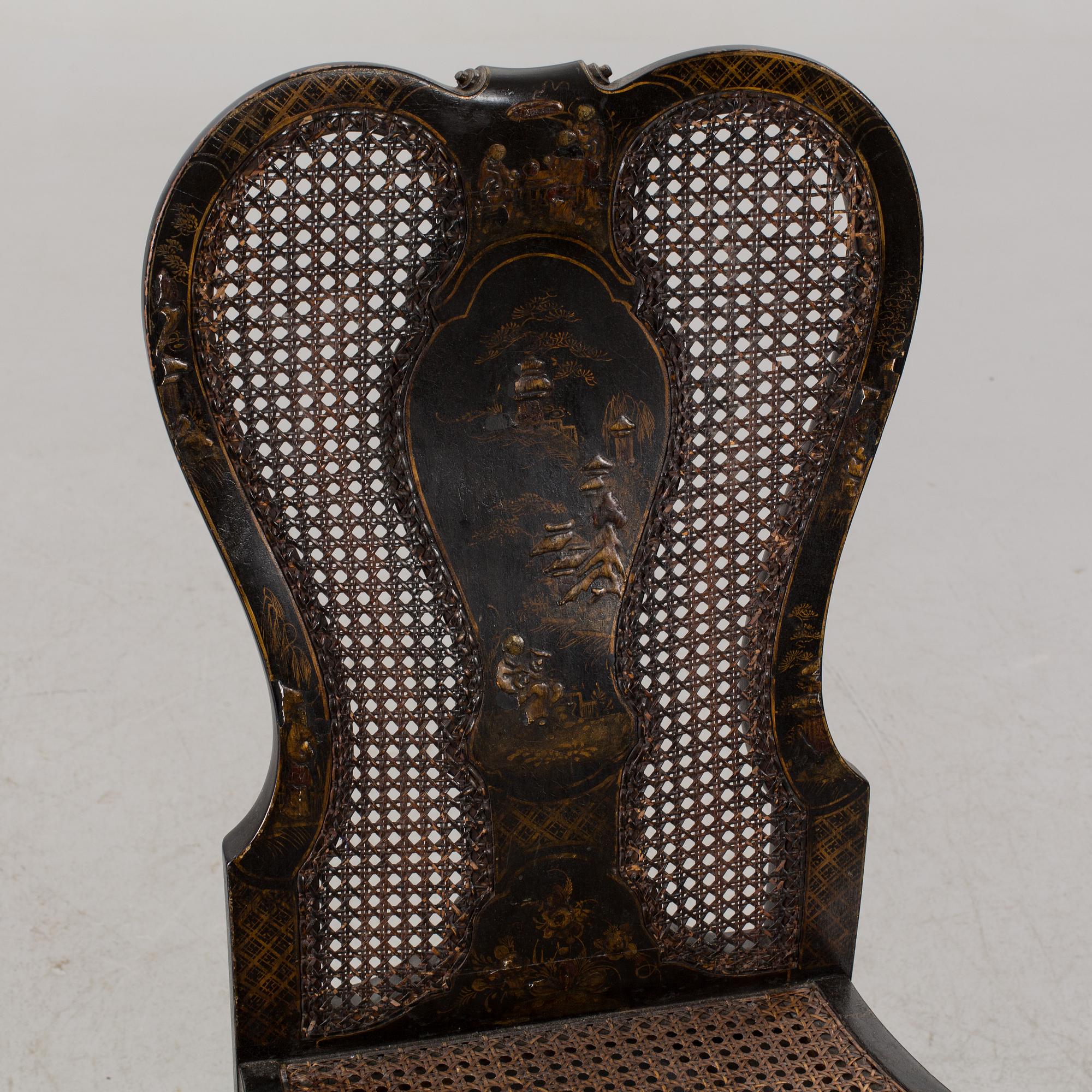 A ROCOCO STYLE CHAIR FROM CA 1900.