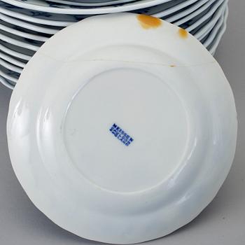 SERVISDELAR, 17 st, "Lökmönstret", främst, Český Porselan, märkta Meissen, Tjeckien.