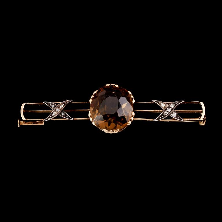 BROSCH, guld och silver, med små rosenstenar, omkring år 1900.