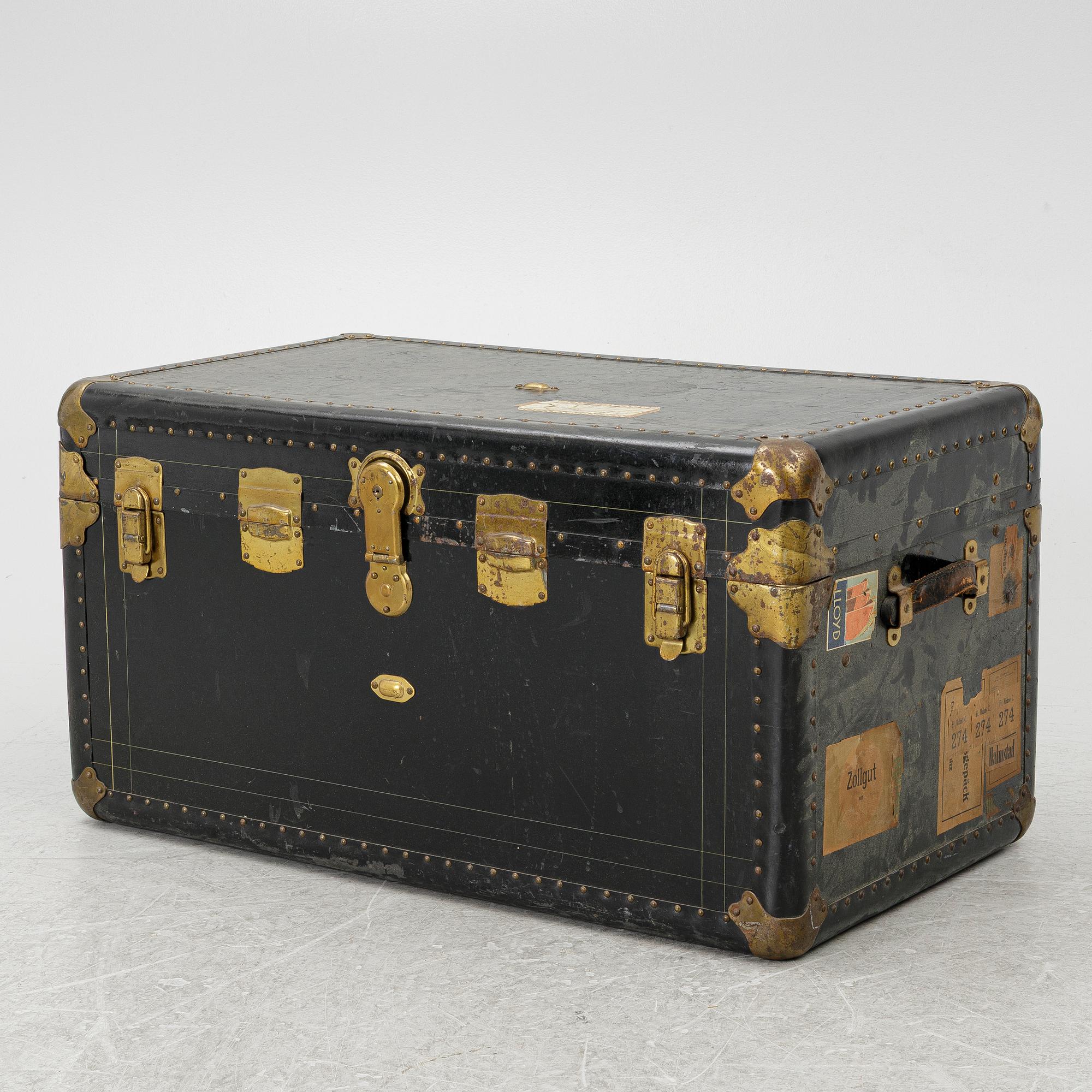 A trunk, first half of the 20th century.