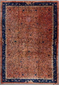 A CARPET. Semi-antique China. Around 530 x 365 cm.