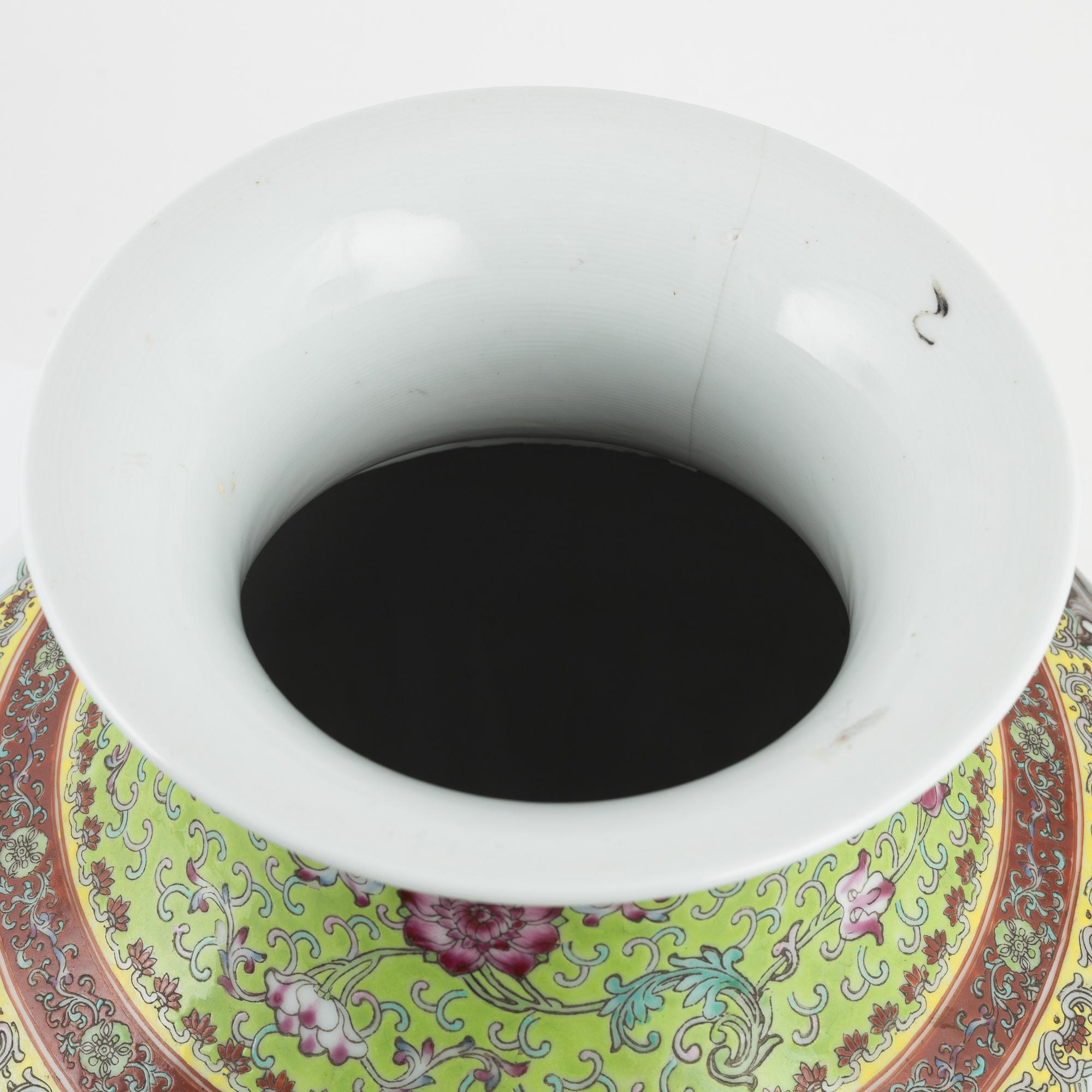 A Chinese porcelain vase from the 21th century.