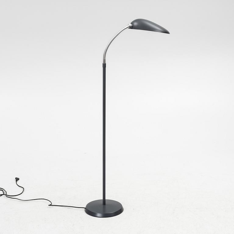 Greta Magnusson Grossman, golvlampa "Cobra" Gubi, samtida.
