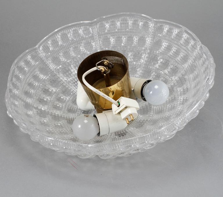 TAKLAMPA, Carl Fagerlund, Orrefors, 1900-talets andra hälft. Höjd ca 15 cm.