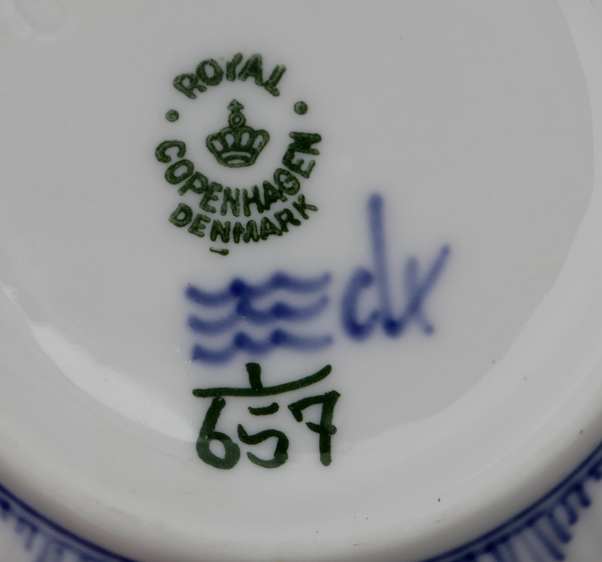 SERVIS, 76 delar, porslin, "Musselmalet", Royal Copenhagen.