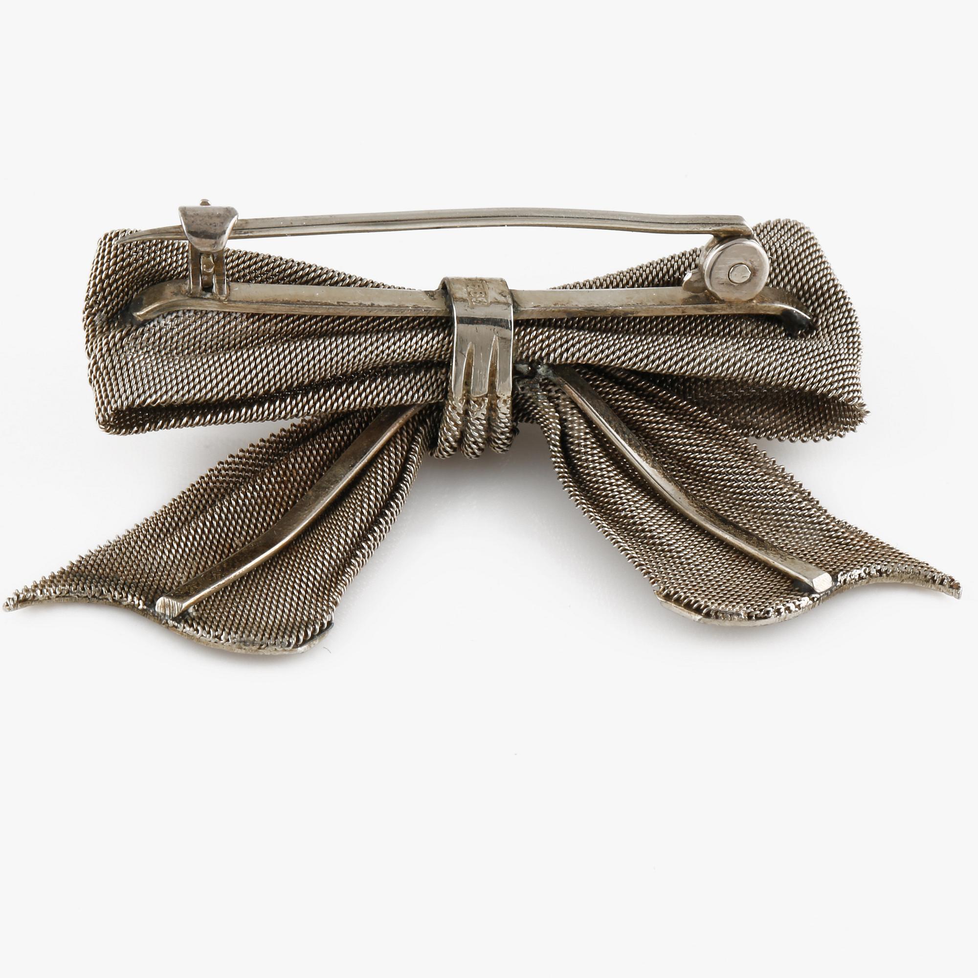 BROSCH, 14K vitguld. Vikt 6,5 gram.