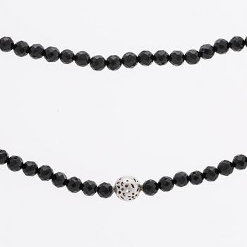 OLE LYNGGAARD necklace, onyx beads approx 6 mm, clasp 18K whitegold approx 10 mm, CL 750 inscribed, original case.