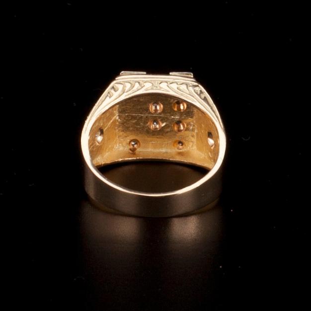 KLACKRING, guld 14K, briljantslipade diamanter, tot. 0,44 ct. Vikt 12,43 g. Intyg.