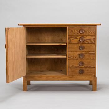 A 1940s cupboard'4133/a  by Artek design, for O.Y. Huonekalu- ja Rakennustyötehdas A.B.