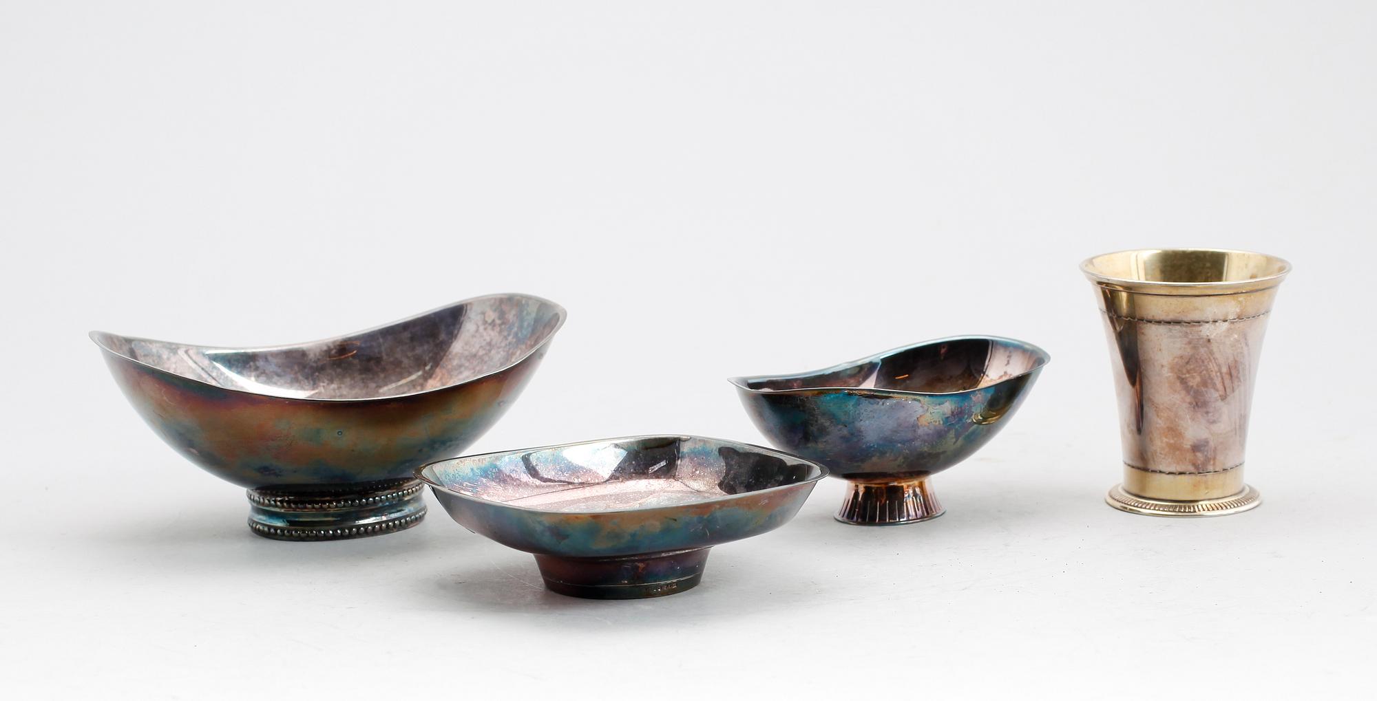 SKÅLAR, 3 st samt BÄGARE, silver, 1900-tal. Vikt ca 378 gram.