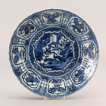 A blue and white kraak dish, Ming dynasty, Wanli (1572-1620).