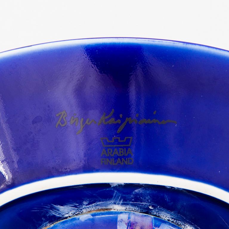 BIRGER KAIPIAINEN, A footed ceramic plate, signed Birger Kaipiainen, Arabia Finland.