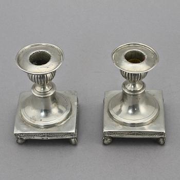 LJUSSTAKAR, ett par, tenn, Gustaf Eklöf, Vänersborg, 1828.