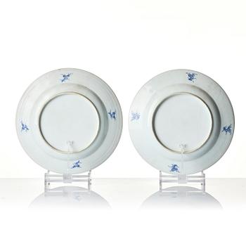 Tallrikar, sex stycken, vapenporslin. Qingdynastin, 1700-tal.