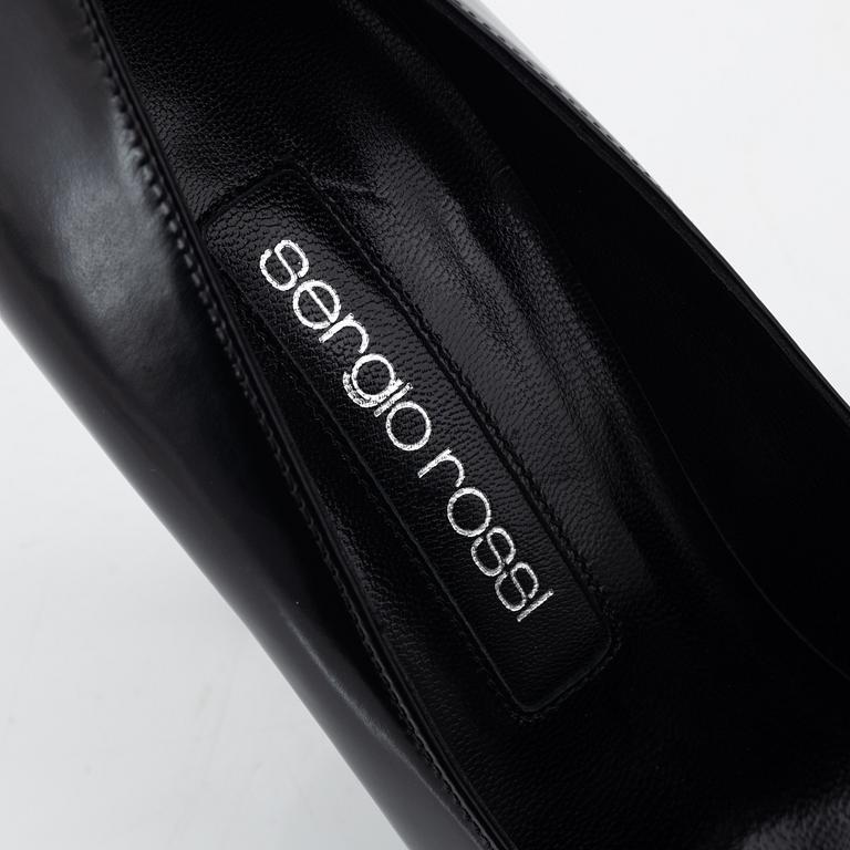 Sergio Rossi, a pair of black leather pumps, size 36.
