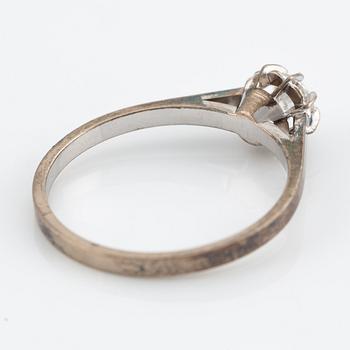 Ring, 18K white gold with a brilliant-cut diamond 0.30 ct according to the engraving.