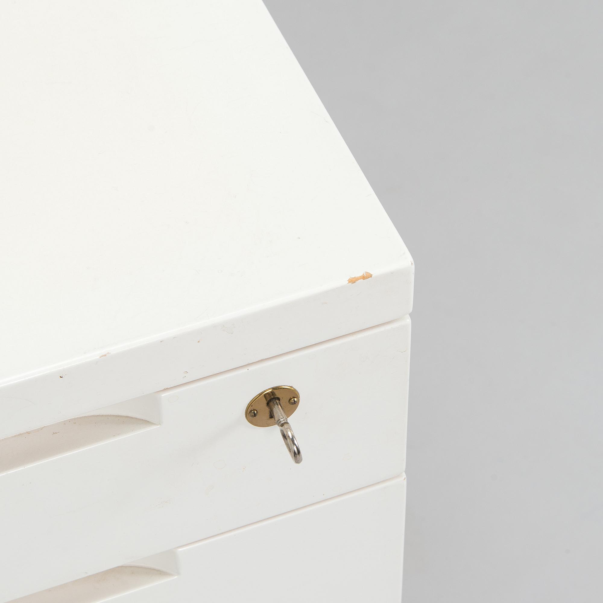 Alvar Aalto, laatikosto, malli 297, Artek, 1960–70-luku.