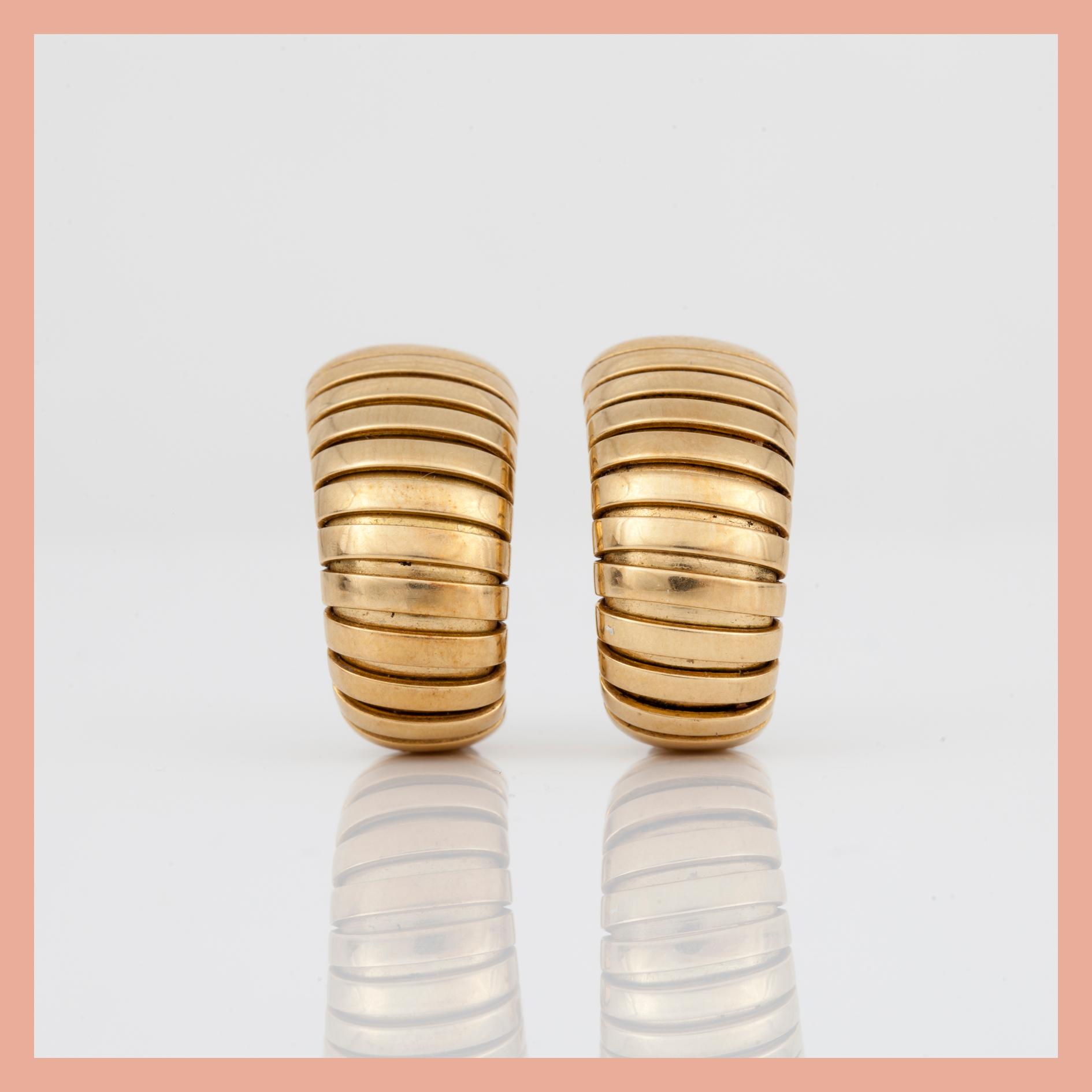 ÖRHÄNGEN, 18K guld, Bulgari. Total vikt ca 24,31 g.