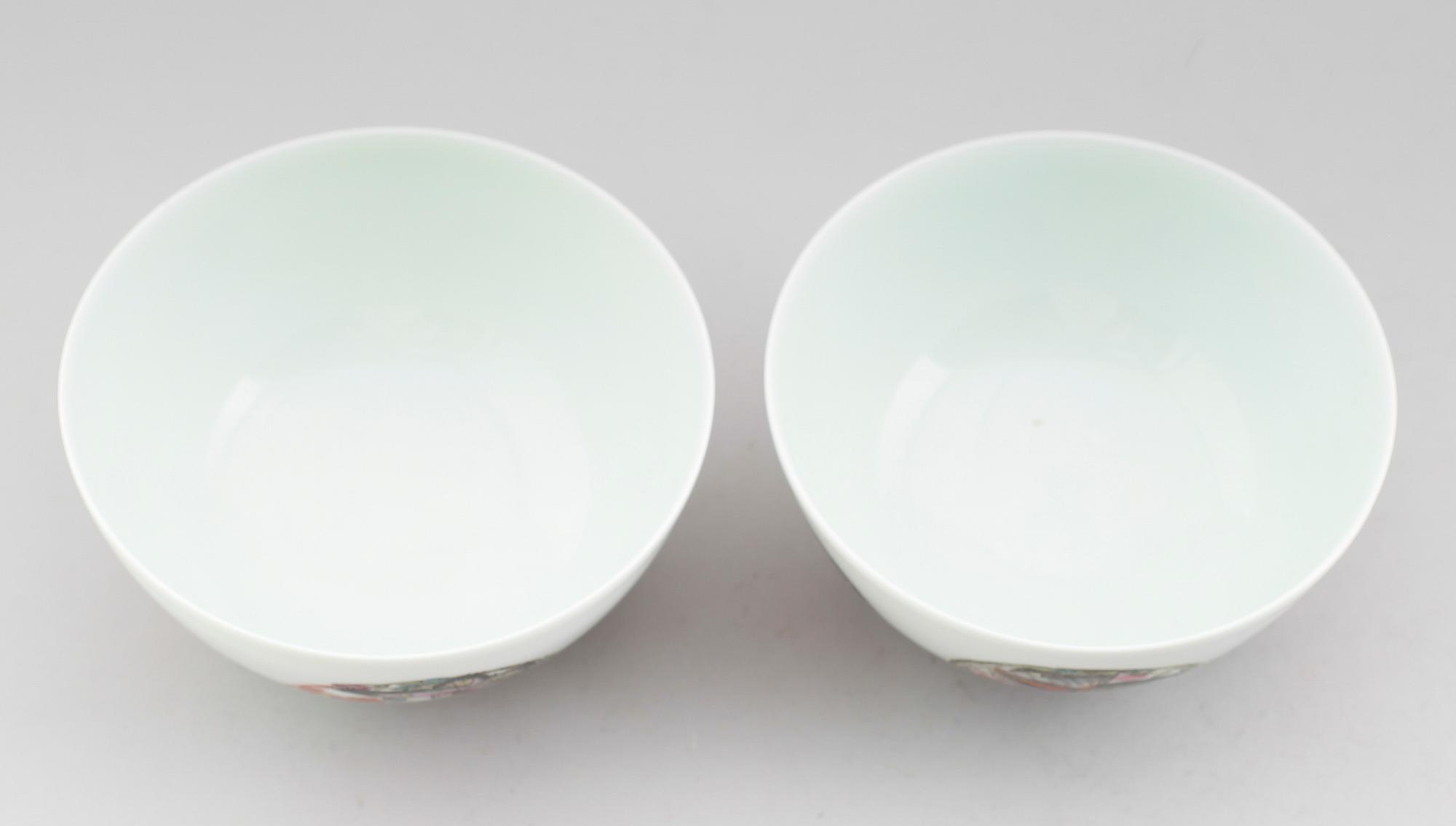 SKÅLAR, 1 par snarlika, porslin, Kina, 1900-tal.