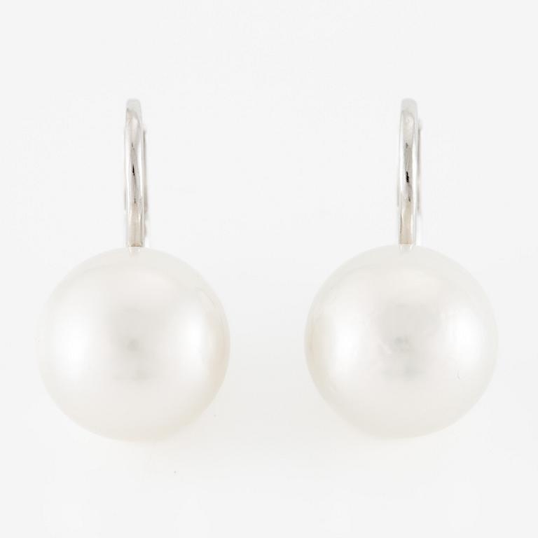 Örhängen 18K vitguld med odlade South sea pärlor.