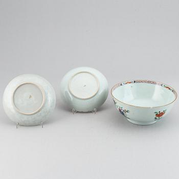 A pair of famille rose dishes and an export porcelain bowl, Qing dynasty, Qianlong (1736-95).