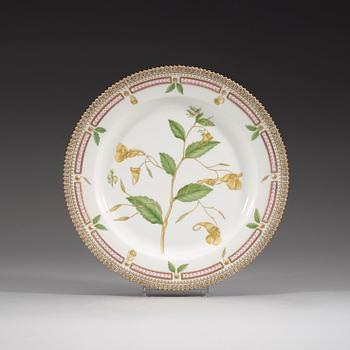 TALLRIKAR, 13 stycken, porslin. ”Flora Danica”, Kunglig Dansk, 1900-tal.