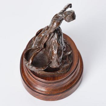 Carl Milles, Woman carrying water (for salt and pepper).