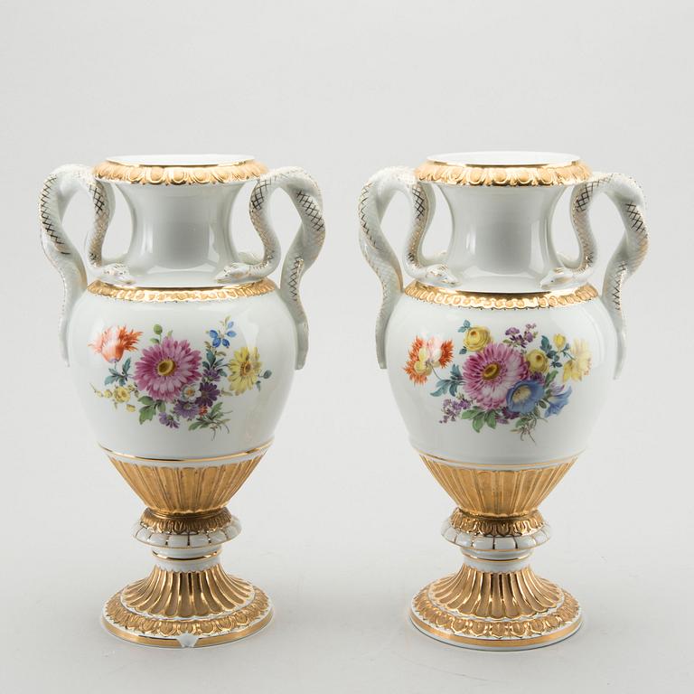 A PAIR OF MEISSEN PORCELAIN URNS.