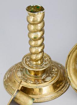 LJUSSTAKAR, ett par, mässing, barockstil. 1800/1900-tal.