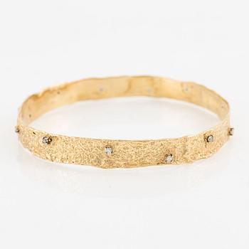 Bangle, 14K gold with brilliant-cut diamonds.