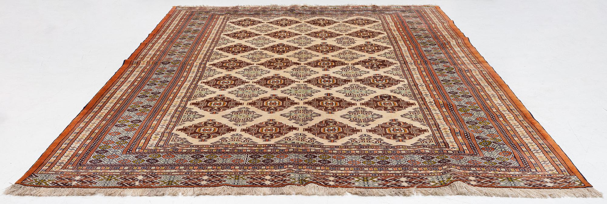 Carpet, Turkmen, approx. 386 x 294 cm.