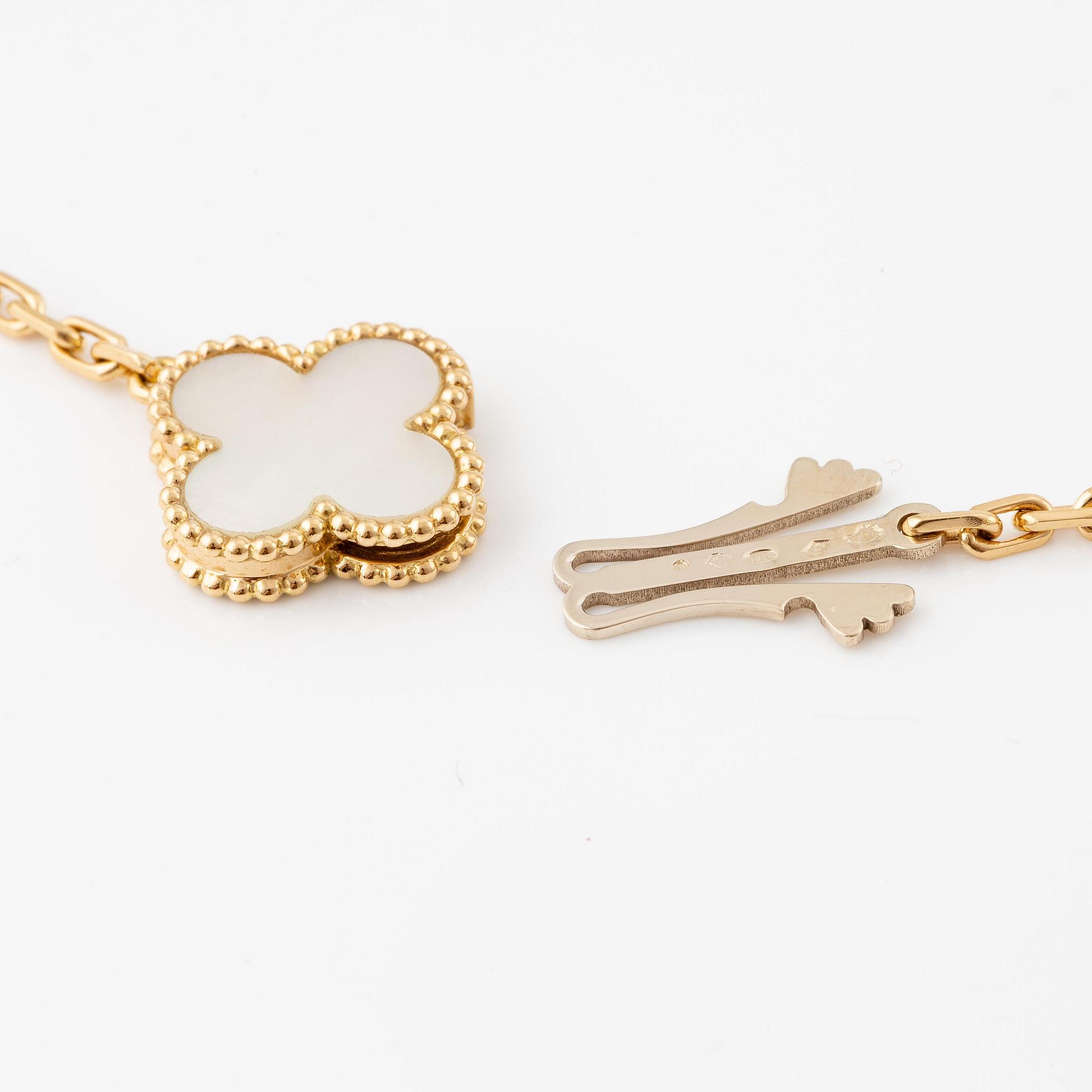 A Van Cleef & Arpels necklace "Alhambra" 18K gold and Mother-of-pearl.