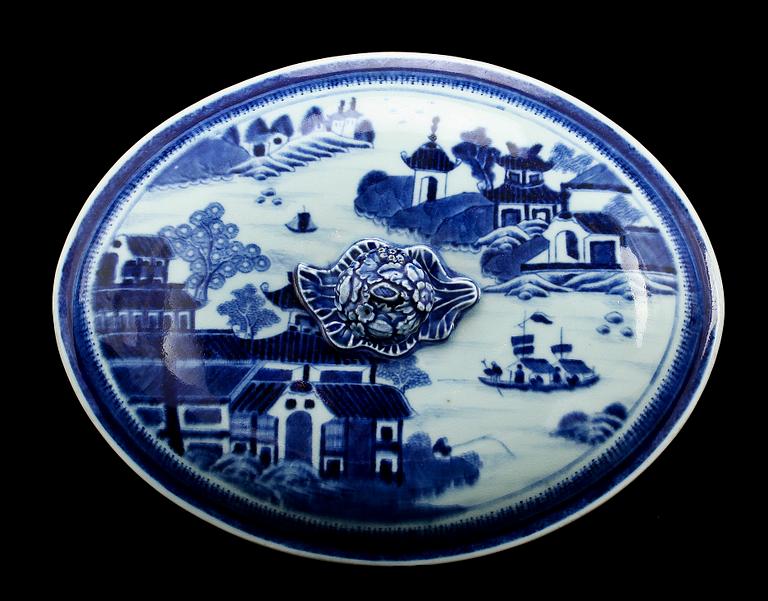 LOCKKAROTT, porslin, Kina, sekelskiftet 1700/1800-tal.